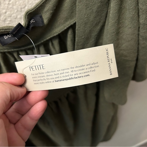 Olive Green BANANA REPUBLIC Top, Size Large Petite, NWT - Picture 4 of 5
